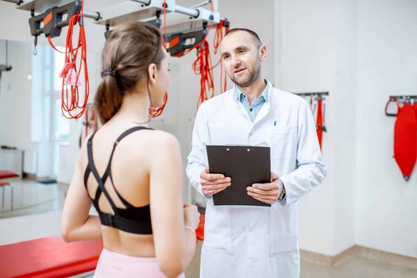 Quels sont les protocoles efficaces pour le retour au jeu après une luxation de l'épaule chez un joueur?